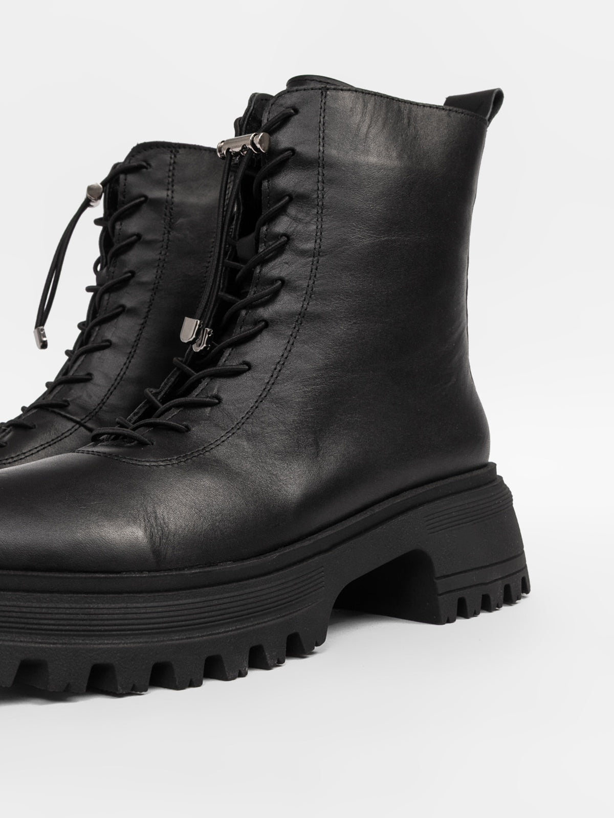 Women's leather boots